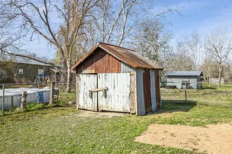 403 N College Street Weimar TX 78962