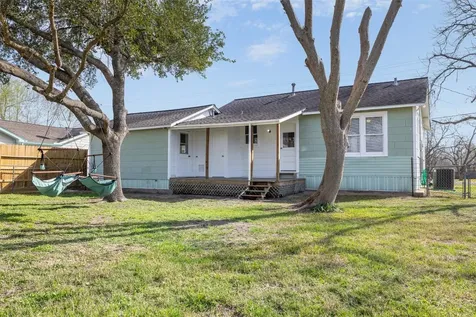403 N College Street Weimar TX 78962