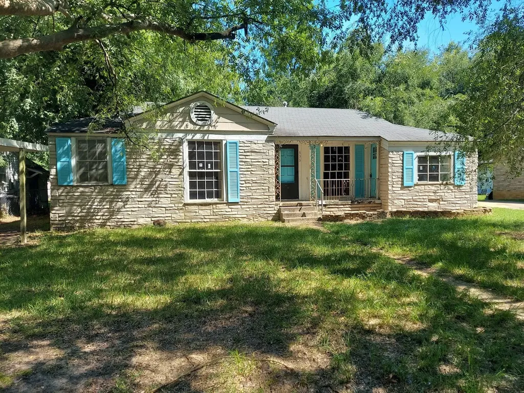 633 Arizona Avenue Wake Village TX 75501