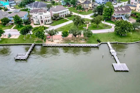 222 Oak Road Clear Lake Shores TX 77565