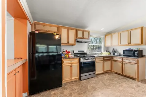 606 S S Pine Hill Street Pinehurst TX 77362