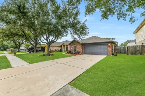 8002 Leaning Oak Drive Texas City TX 77591