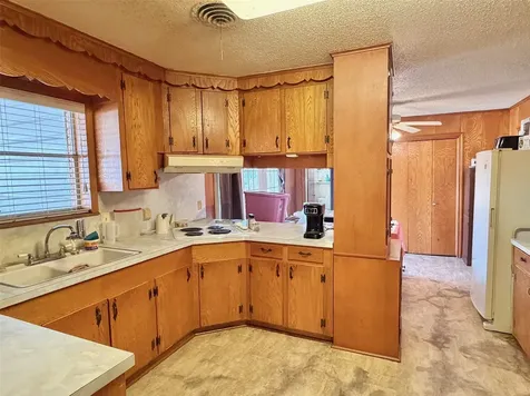 110 Charles Street Crockett TX 75835