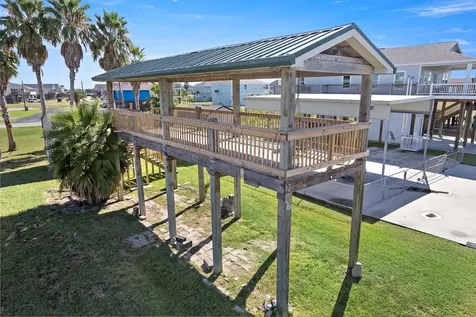 946 Meynig Drive Crystal Beach TX 77650