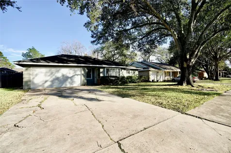 8733 Robindell Drive Houston TX 77074