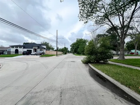 5863 Southgood Street Houston TX 77033