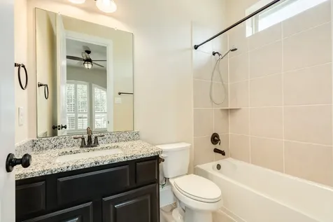 10114 Da Vinci Court Iowa Colony TX 77583