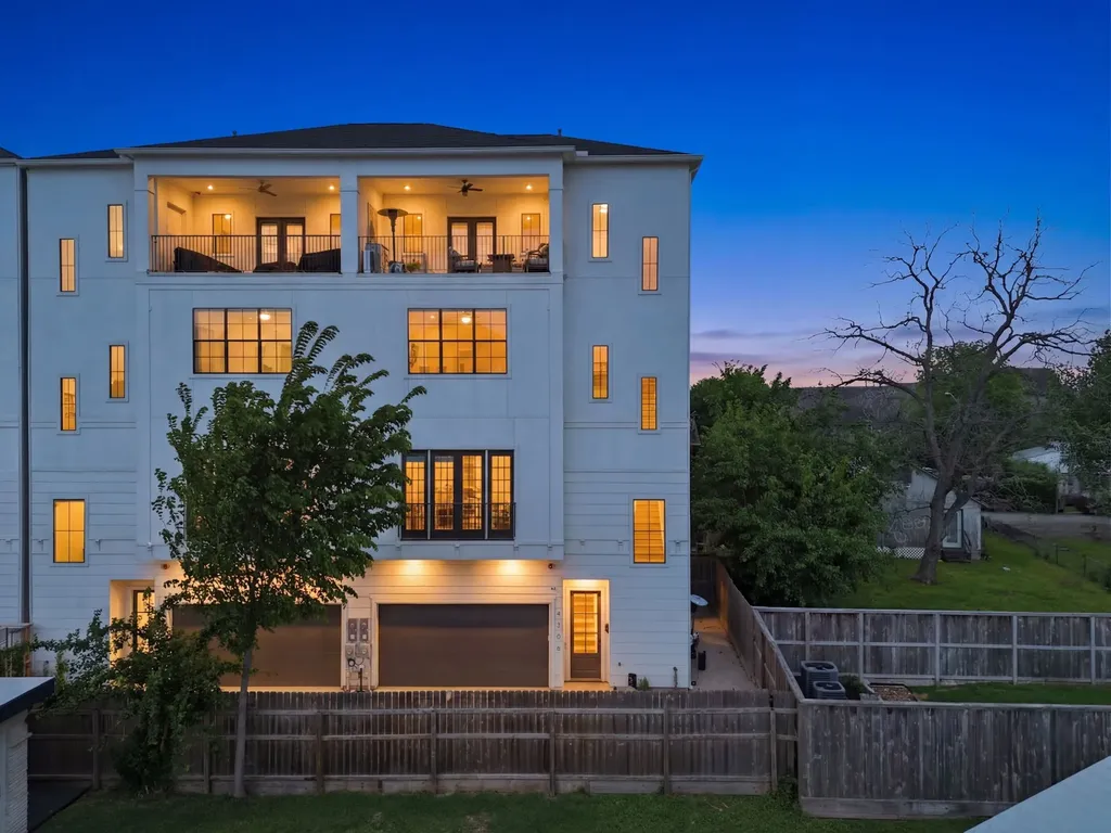 4306 Center Street Houston TX 77007