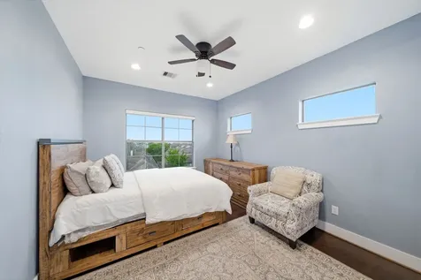 4306 Center Street Houston TX 77007