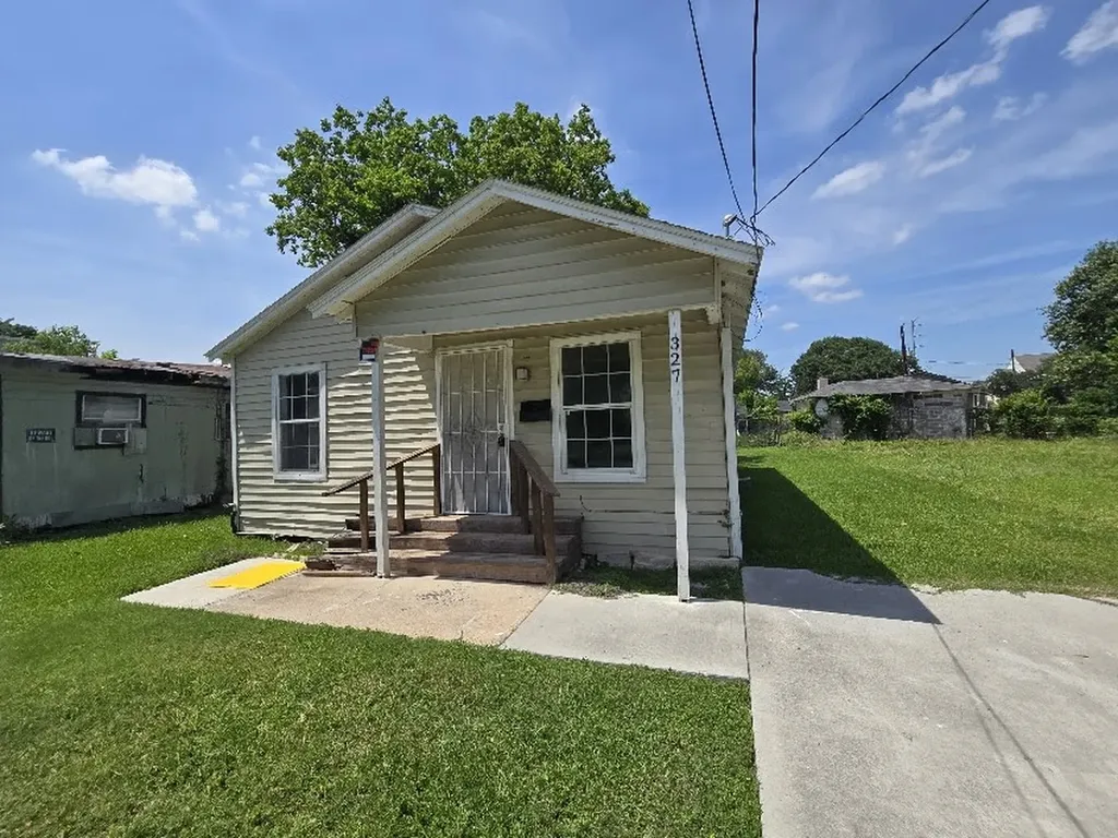 327 De Haven Street Houston TX 77029