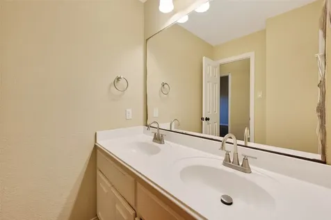 5115 Field Briar Lane Sugar Land TX 77479