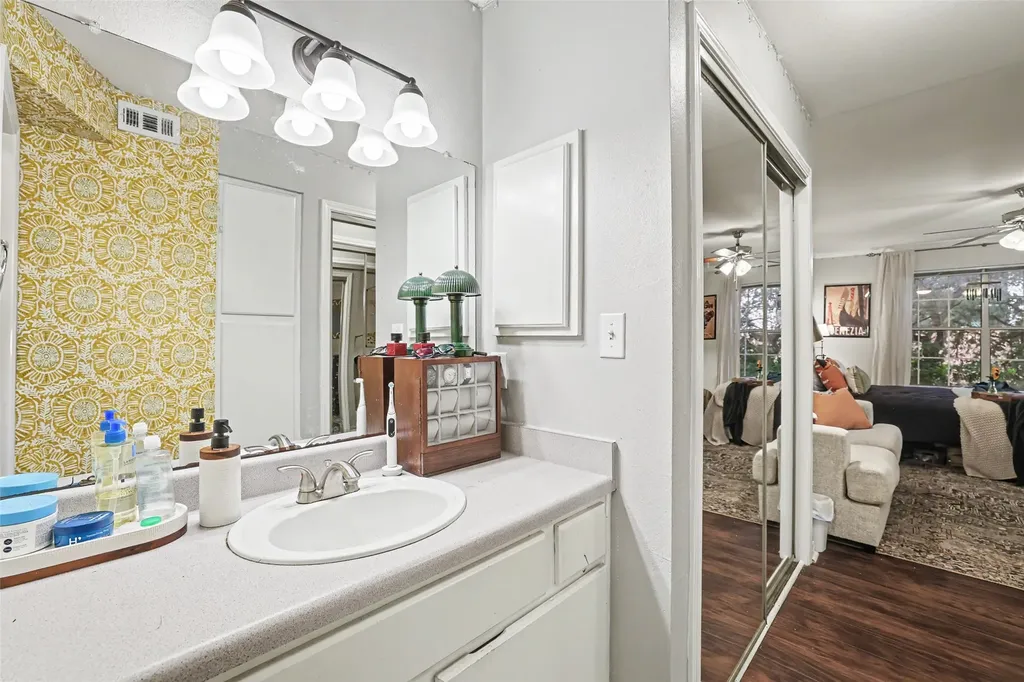 501 W 26th Street 210 Austin TX 78705