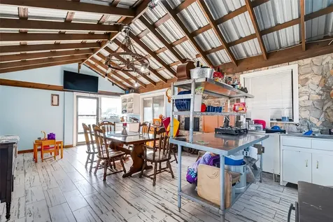 2900 W Highway 6 Alvin TX 77511