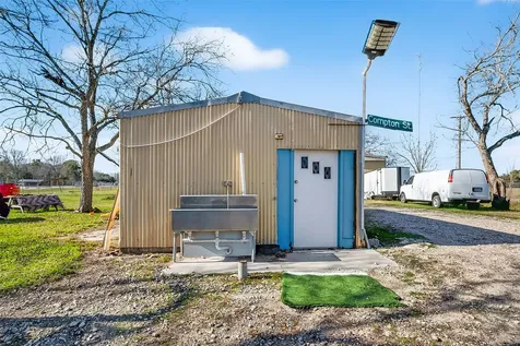 2900 W Highway 6 Alvin TX 77511