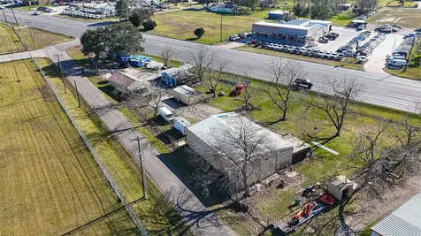 2900 W Highway 6 Alvin TX 77511