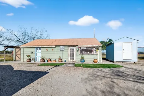 2900 W Highway 6 Alvin TX 77511