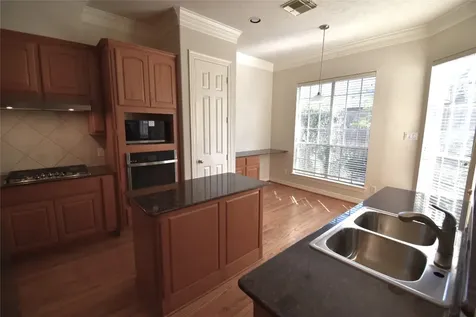 2835 Briarhurst Park Houston TX 77057