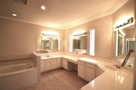 2835 Briarhurst Park Houston TX 77057