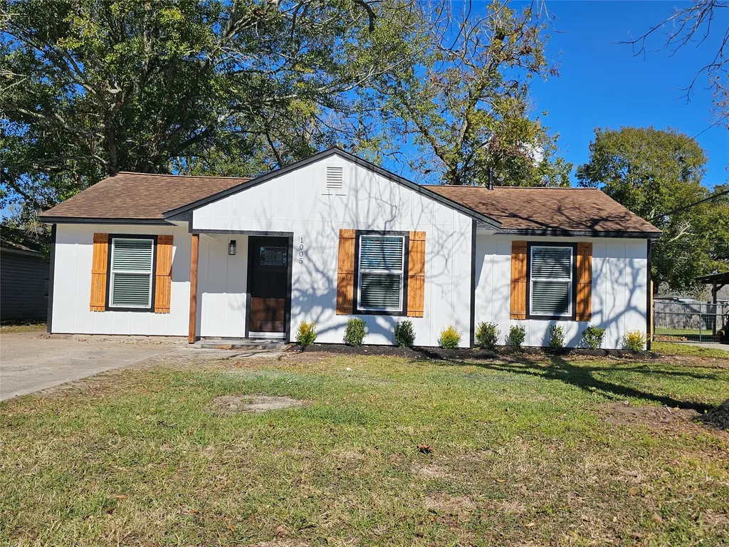 1005 Robinhood Lane Angleton TX 77515