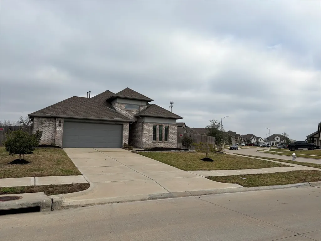 323 Avenue B Richmond TX 77406