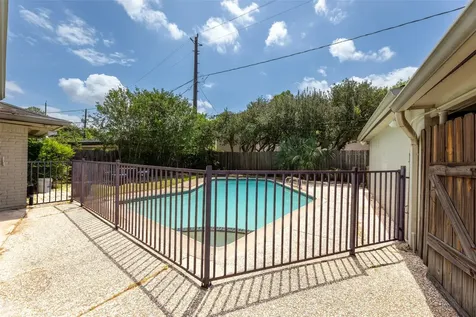 5623 Dumfries Drive Houston TX 77096