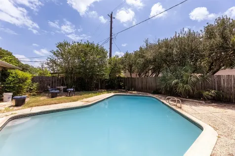 5623 Dumfries Drive Houston TX 77096