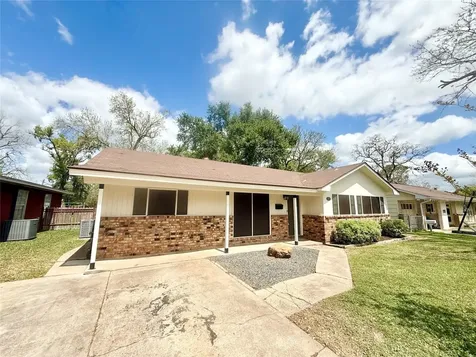 523 Wisteria Street Lake Jackson TX 77566