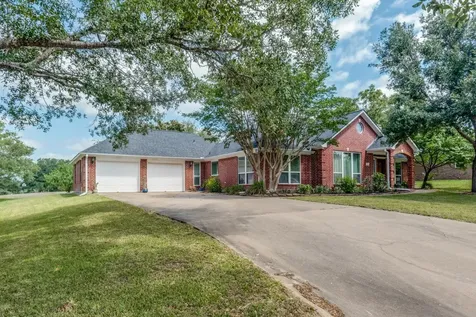 104 Douglas Drive Bellville TX 77418