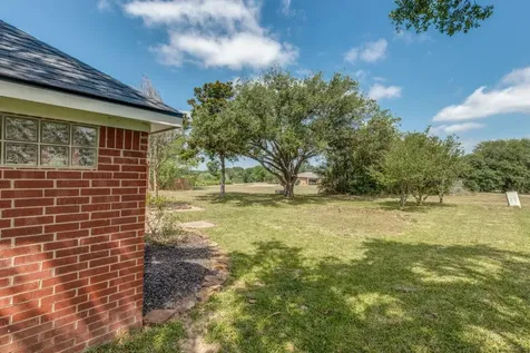 104 Douglas Drive Bellville TX 77418