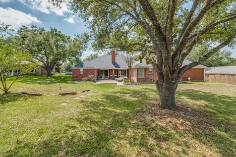 104 Douglas Drive Bellville TX 77418