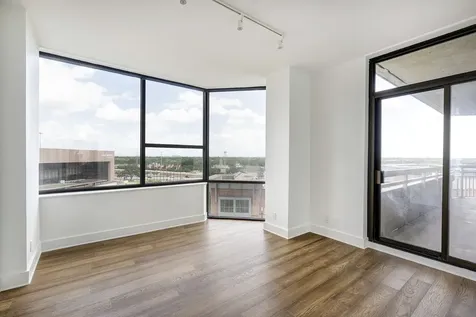 15 Greenway Plaza 8g Houston TX 77046