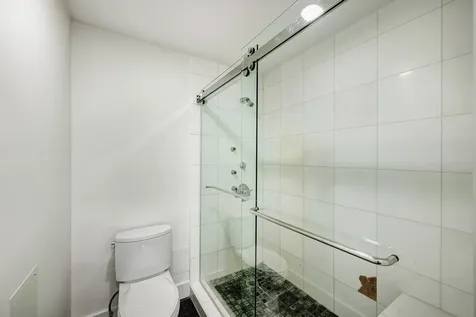 15 Greenway Plaza 8g Houston TX 77046