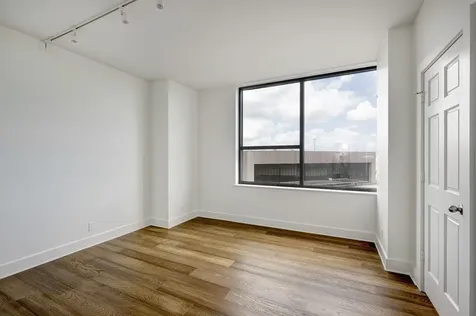 15 Greenway Plaza 8g Houston TX 77046