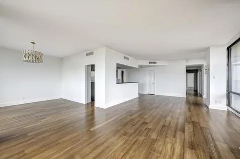 15 Greenway Plaza 8g Houston TX 77046