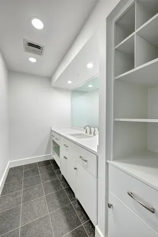 15 Greenway Plaza 8g Houston TX 77046