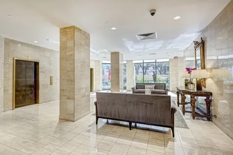 15 Greenway Plaza 8g Houston TX 77046