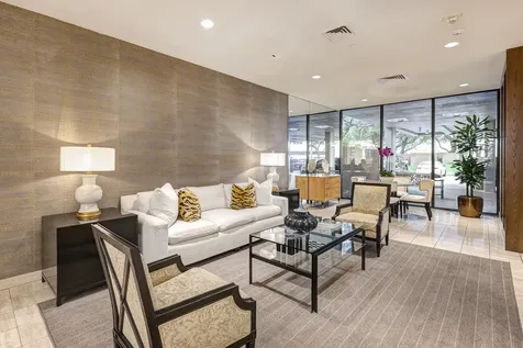 15 Greenway Plaza 8g Houston TX 77046