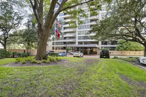 15 Greenway Plaza 8g Houston TX 77046