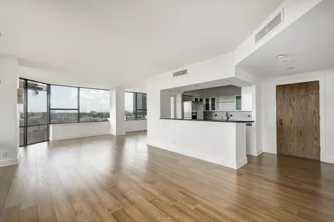15 Greenway Plaza 8g Houston TX 77046