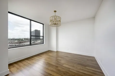 15 Greenway Plaza 8g Houston TX 77046