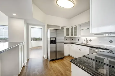 15 Greenway Plaza 8g Houston TX 77046