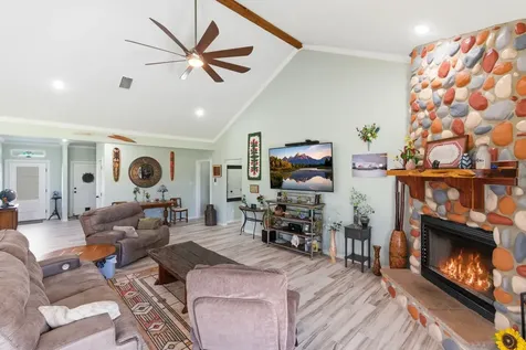 11592 Tailslide Drive Berryville TX 75763