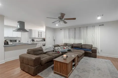 1701 Avenue R Huntsville TX 77340