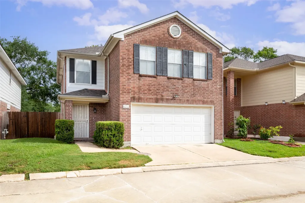 8252 Golf Green Circle Houston TX 77036