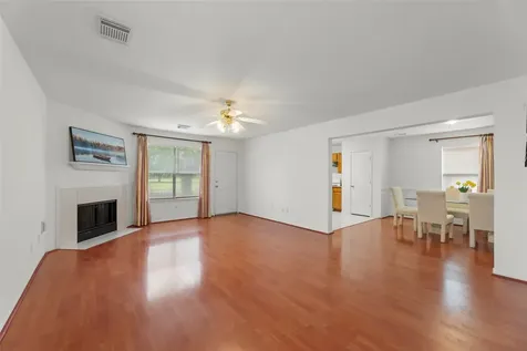 8252 Golf Green Circle Houston TX 77036