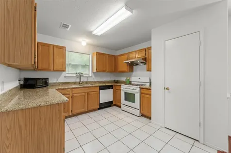 8252 Golf Green Circle Houston TX 77036