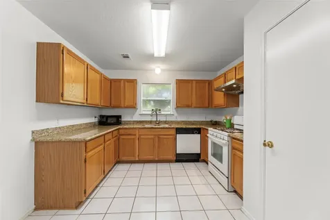 8252 Golf Green Circle Houston TX 77036