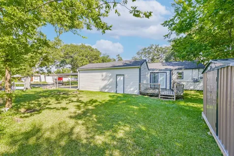 1102 W Hart Avenue Pasadena TX 77506