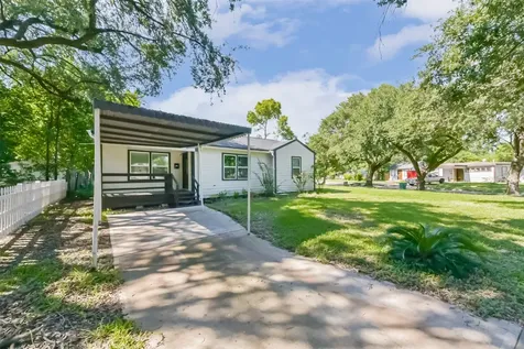 1102 W Hart Avenue Pasadena TX 77506