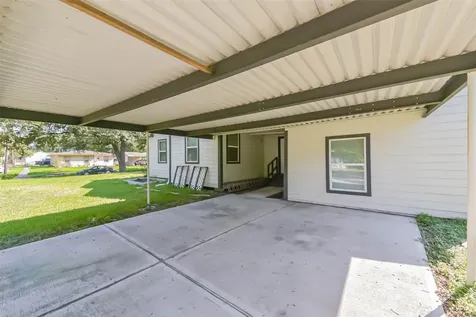 1102 W Hart Avenue Pasadena TX 77506